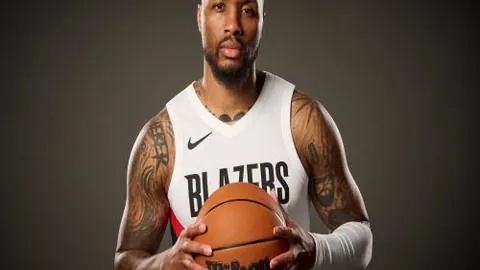 丹麦后卫对球迷挑衅C罗表示遗憾，高度评价其为足球巨星